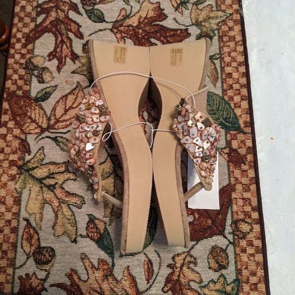 Sandals with stone embellishments - Picture 7 of 7